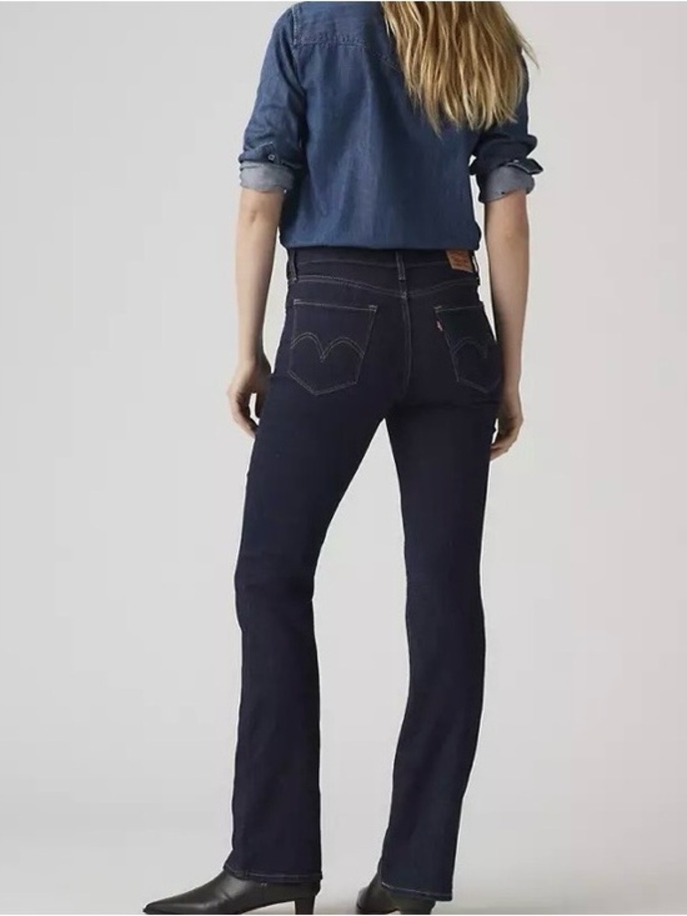 Levi's Women's Dark Indigo Classic bootcut Jeans 12/31 NWT